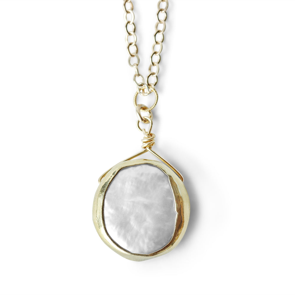 Elevate your everyday style with the exquisite freshwater coin pearl necklace, a testament to timeless elegance and natural beauty.
