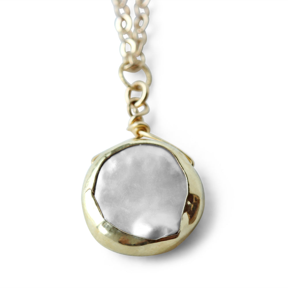 Handcrafted with love and precision this necklace seamlessly combines the allure of freshwater pearls with the luxury of 14k gold filled chain, resulting in a piece that's both dainty and opulent.