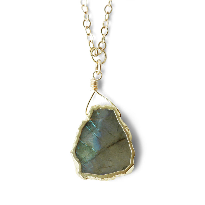 Unveil the enchanting world of our 14K Gold Filled Labradorite Necklace and let the mystical aura of labradorite adorn your style with grace and elegance.