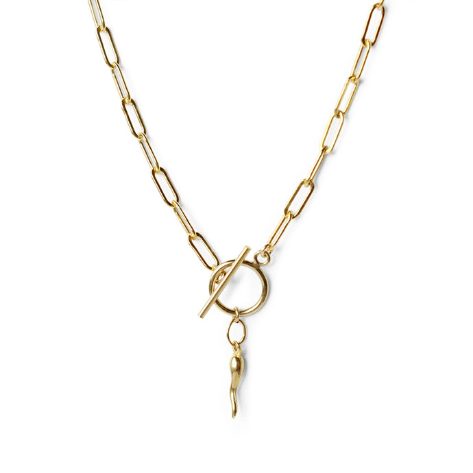 This Italian Horn paperclip chain necklace seamlessly marries the contemporary allure of the popular paper clip chain with the timeless symbolism of the Italian horn, or 
